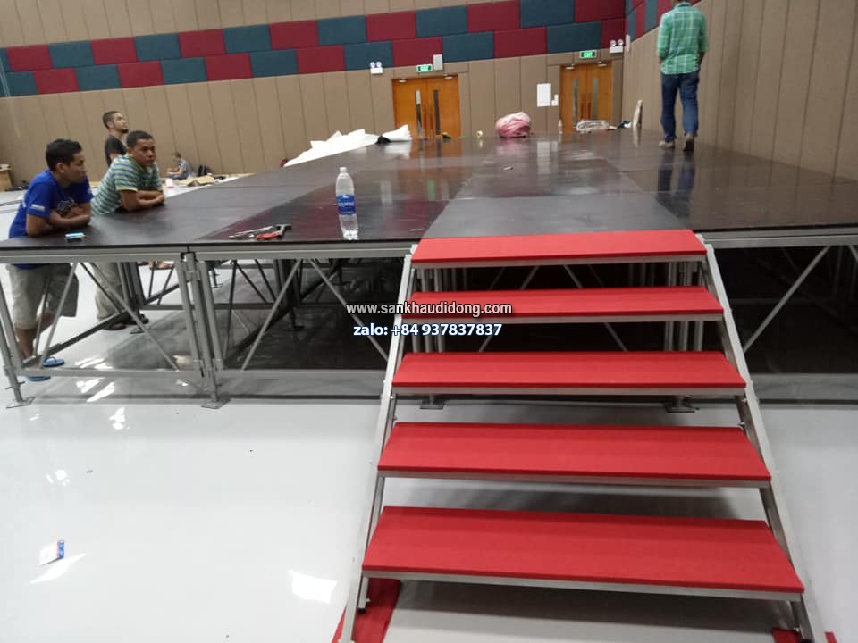 cầu thang sân khấu di động